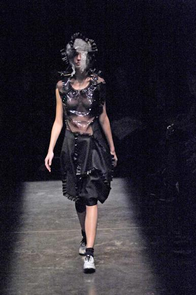 desfile-cdesgarcons-parisverao2009rtw-109