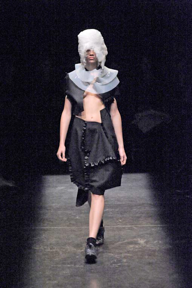 desfile-cdesgarcons-parisverao2009rtw-110