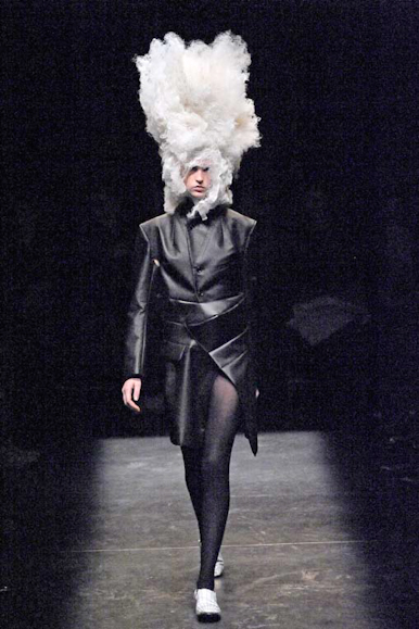 desfile-cdesgarcons-parisverao2009rtw-111