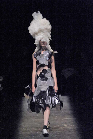 desfile-cdesgarcons-parisverao2009rtw-113