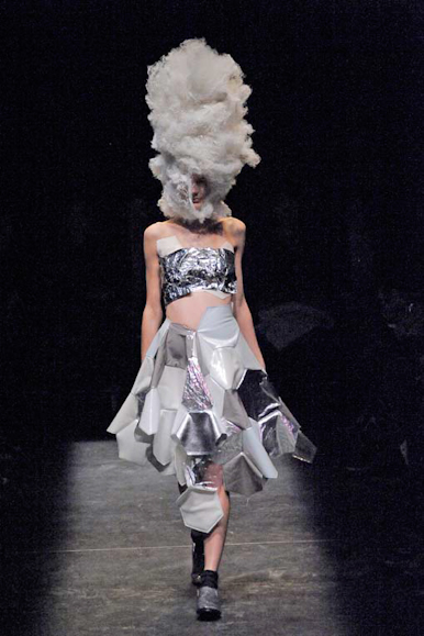 desfile-cdesgarcons-parisverao2009rtw-115