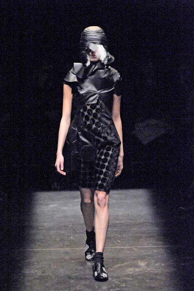 desfile-cdesgarcons-parisverao2009rtw-116