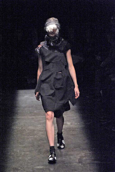 desfile-cdesgarcons-parisverao2009rtw-117