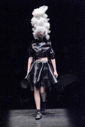desfile-cdesgarcons-parisverao2009rtw-118