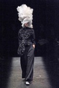 desfile-cdesgarcons-parisverao2009rtw-120