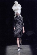 desfile-cdesgarcons-parisverao2009rtw-121