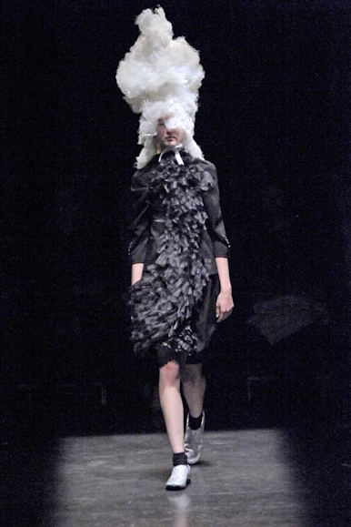 desfile-cdesgarcons-parisverao2009rtw-121