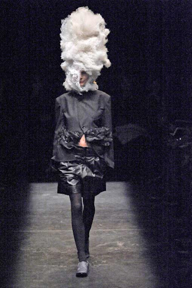 desfile-cdesgarcons-parisverao2009rtw-124