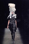 desfile-cdesgarcons-parisverao2009rtw-125