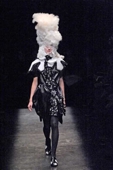 desfile-cdesgarcons-parisverao2009rtw-125