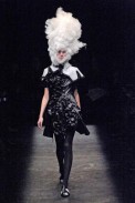 desfile-cdesgarcons-parisverao2009rtw-126