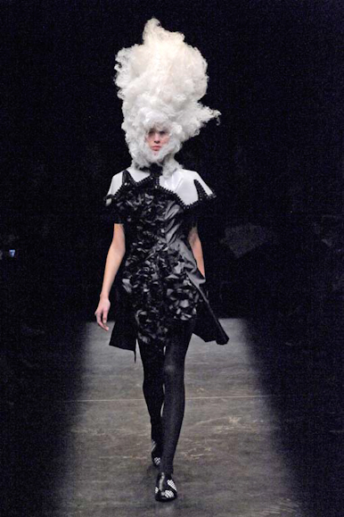 desfile-cdesgarcons-parisverao2009rtw-126