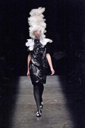 desfile-cdesgarcons-parisverao2009rtw-127
