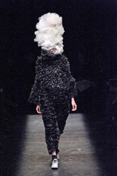 desfile-cdesgarcons-parisverao2009rtw-129