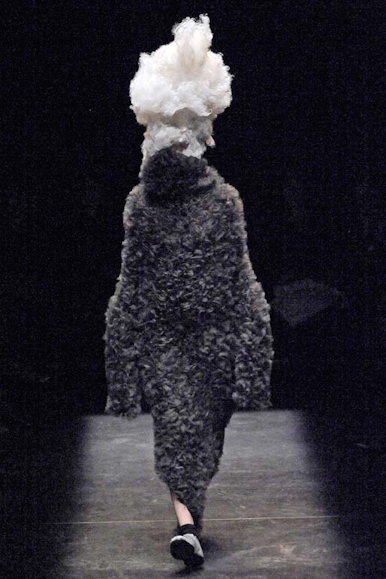 desfile-cdesgarcons-parisverao2009rtw-130