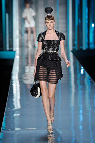 desfile-dior-parisverao2009rtw-100