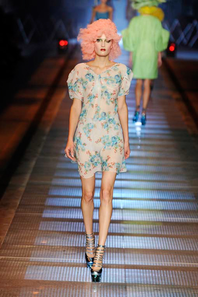 desfile-jgalliano-parisverao2009rtw-129