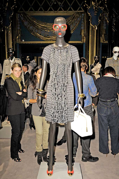 desfile-loewe-parisverao2009rtw-104