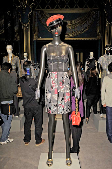 desfile-loewe-parisverao2009rtw-105