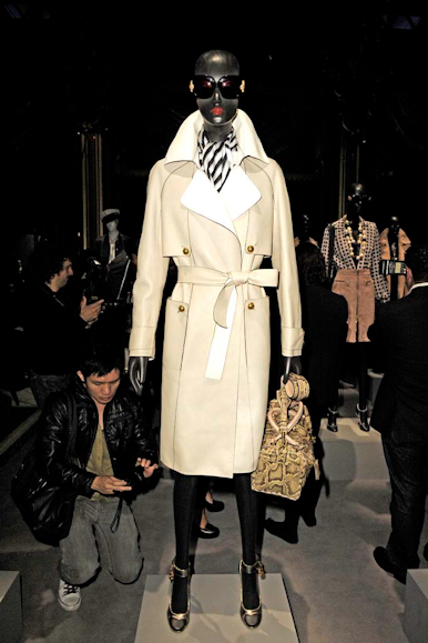 desfile-loewe-parisverao2009rtw-109
