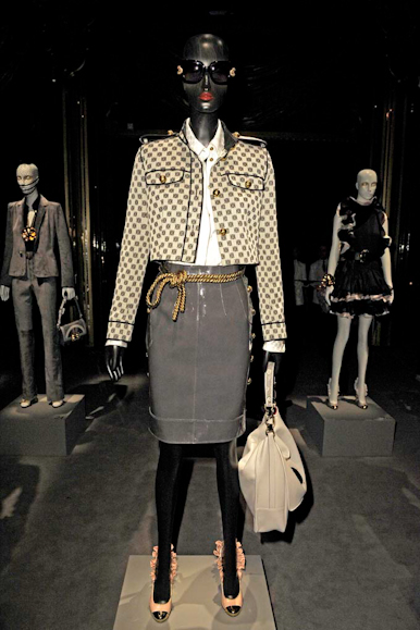 desfile-loewe-parisverao2009rtw-121