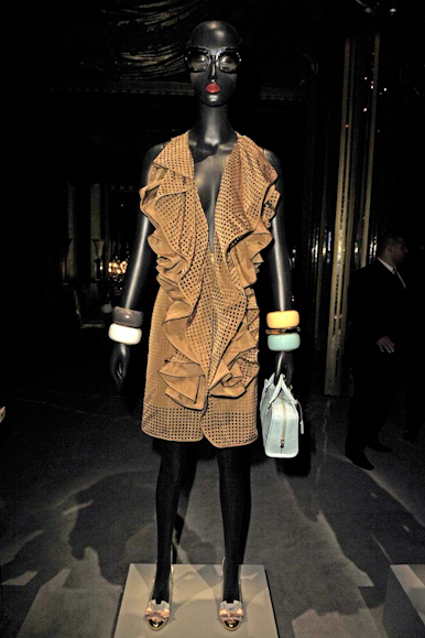 desfile-loewe-parisverao2009rtw-124