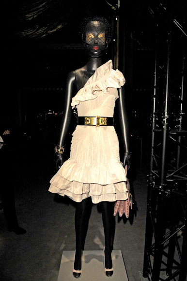 desfile-loewe-parisverao2009rtw-129
