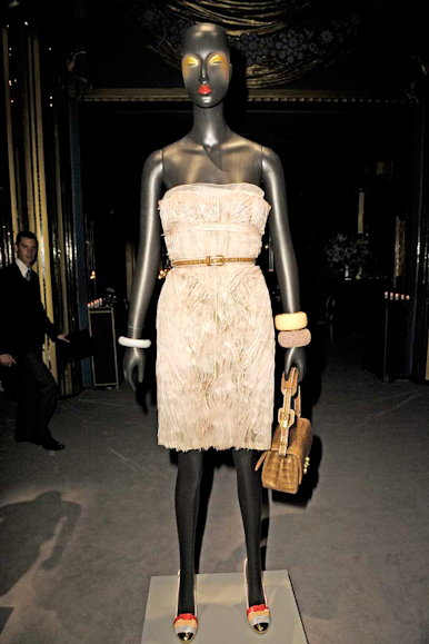 desfile-loewe-parisverao2009rtw-131