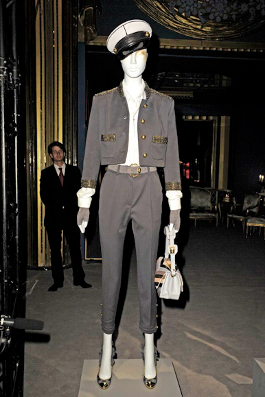 desfile-loewe-parisverao2009rtw-132