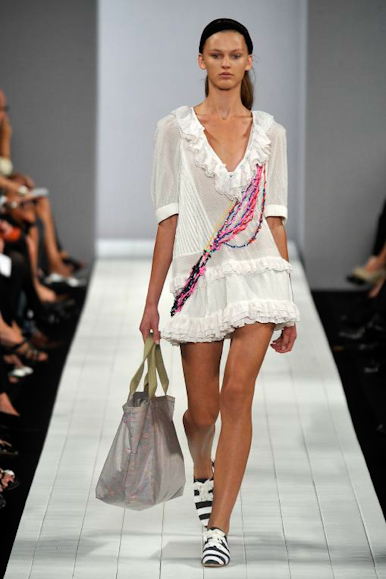 desfile-marcbymarc-nyverao2009rtw-136