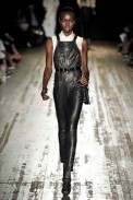 desfile-proenza-nyverao2009rtw-111