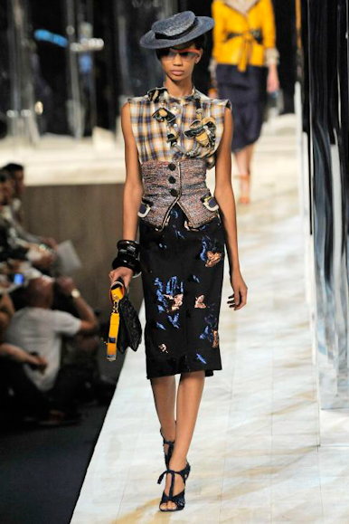 desfile-marcjacobs-parisverao2011rtw-104