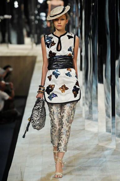 desfile-marcjacobs-parisverao2011rtw-115
