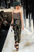 desfile-marcjacobs-parisverao2011rtw-116
