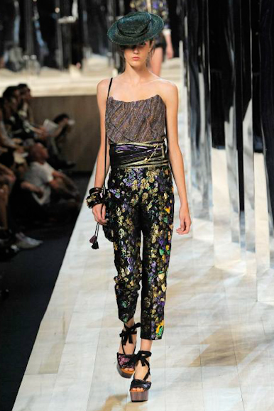 desfile-marcjacobs-parisverao2011rtw-116