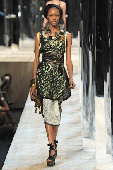 desfile-marcjacobs-parisverao2011rtw-119
