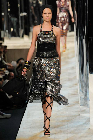 desfile-marcjacobs-parisverao2011rtw-120