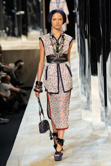 desfile-marcjacobs-parisverao2011rtw-122
