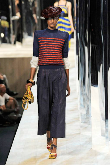 desfile-marcjacobs-parisverao2011rtw-130