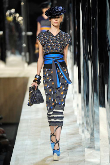 desfile-marcjacobs-parisverao2011rtw-136