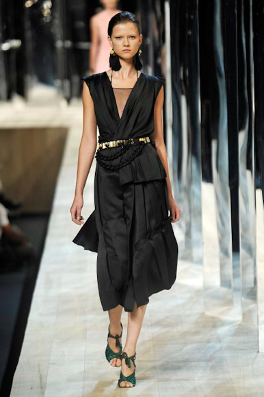 desfile-marcjacobs-parisverao2011rtw-149