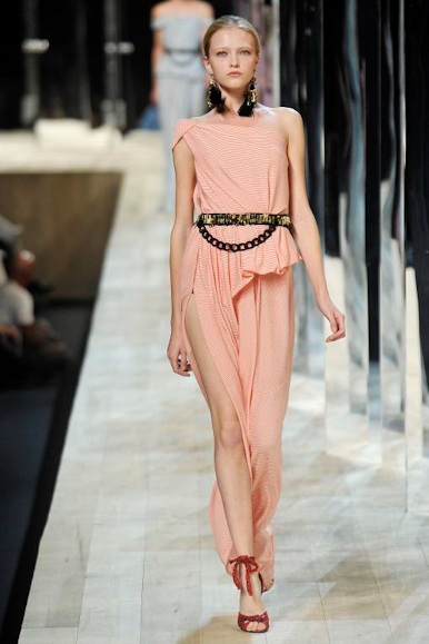 desfile-marcjacobs-parisverao2011rtw-151