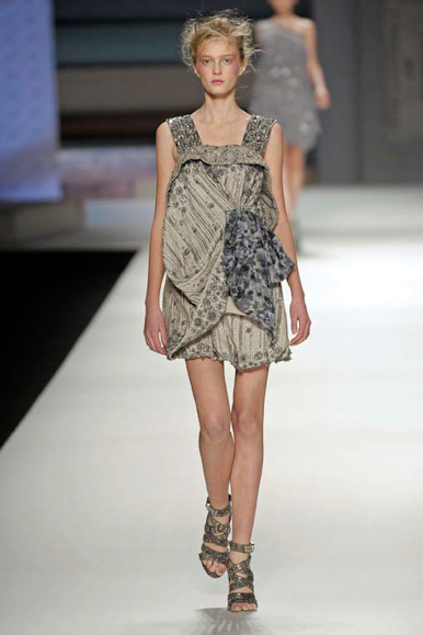 desfile-kenzo-parisverao2009rtw-101