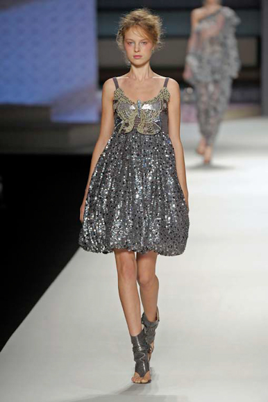 desfile-kenzo-parisverao2009rtw-105