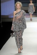 desfile-kenzo-parisverao2009rtw-106