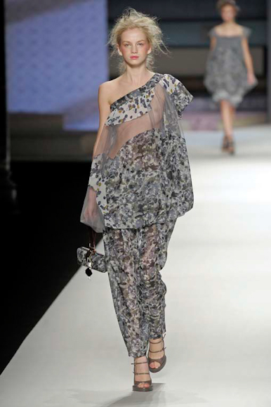 desfile-kenzo-parisverao2009rtw-106