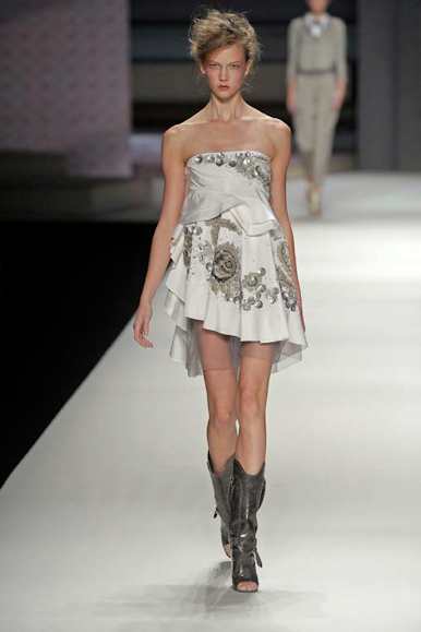 desfile-kenzo-parisverao2009rtw-109