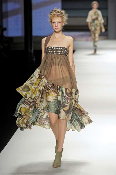 desfile-kenzo-parisverao2009rtw-115