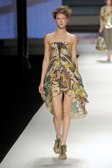 desfile-kenzo-parisverao2009rtw-116