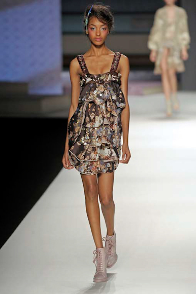 desfile-kenzo-parisverao2009rtw-121